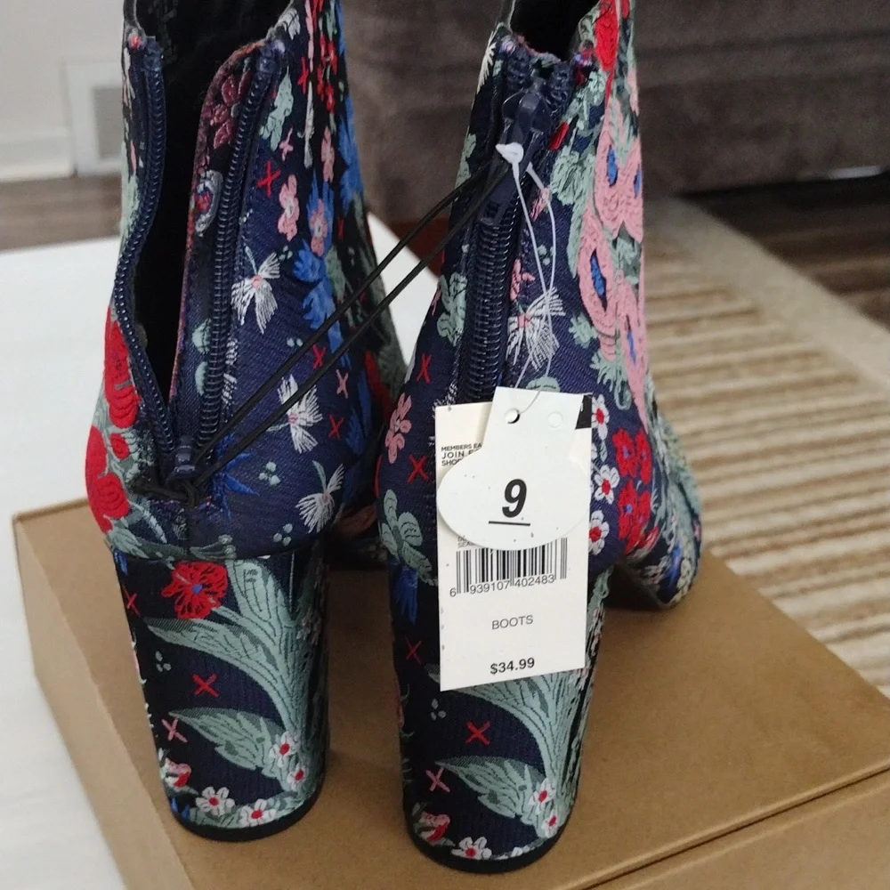 Floral Embroidered Ankle Boots - Sz 9 - Picture 3 of 3